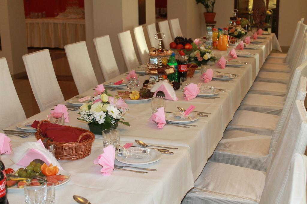 Hotel Kaprys Świdnik Екстериор снимка