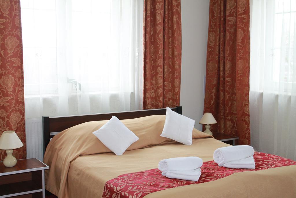 Hotel Kaprys Świdnik Екстериор снимка