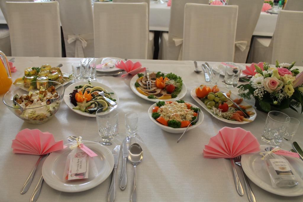 Hotel Kaprys Świdnik Екстериор снимка