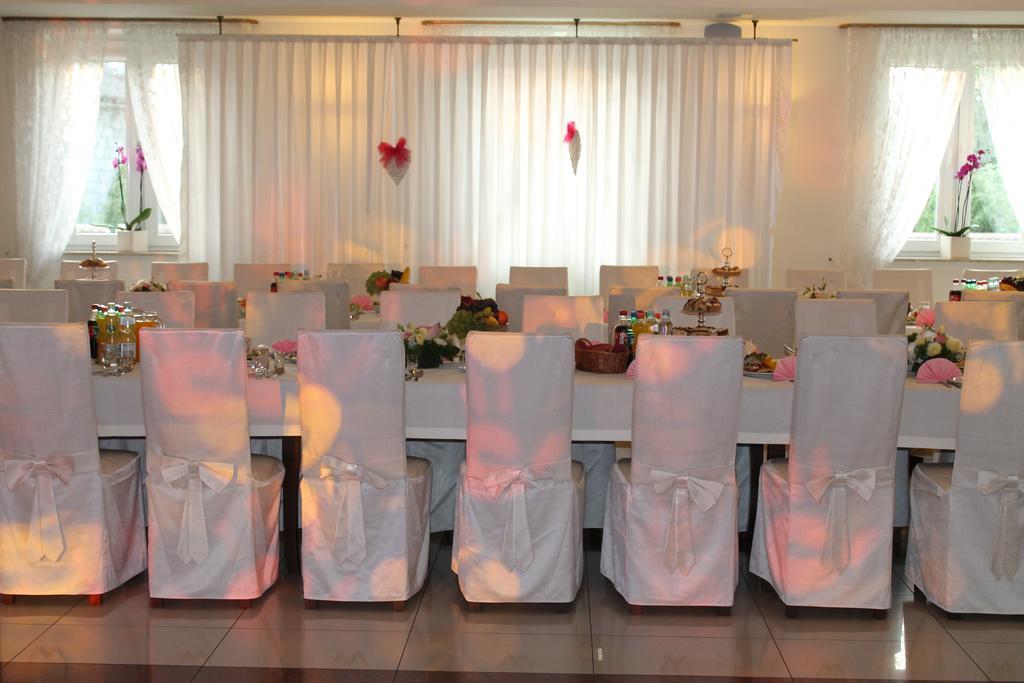 Hotel Kaprys Świdnik Екстериор снимка
