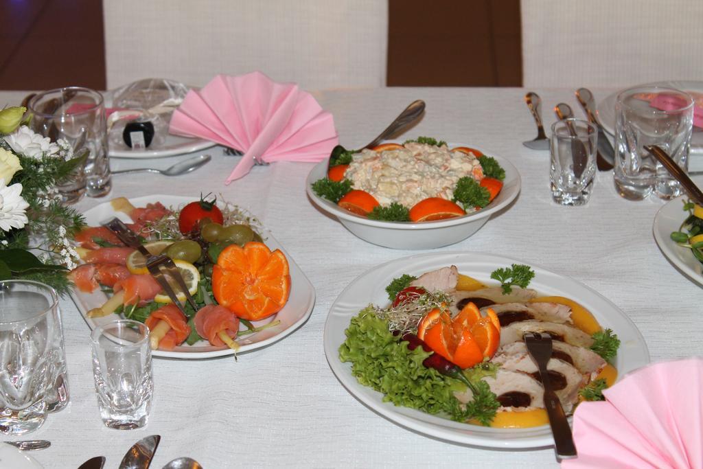 Hotel Kaprys Świdnik Екстериор снимка