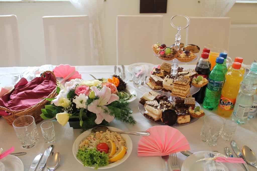 Hotel Kaprys Świdnik Екстериор снимка