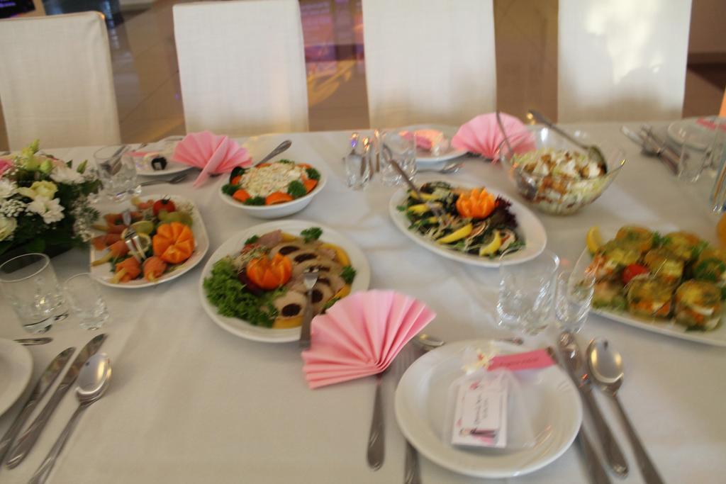 Hotel Kaprys Świdnik Екстериор снимка