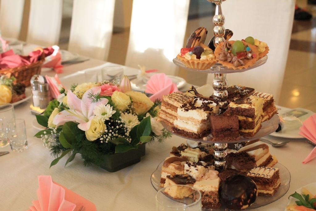 Hotel Kaprys Świdnik Екстериор снимка