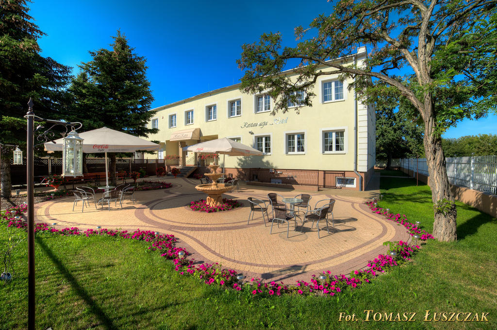 Hotel Kaprys Świdnik Екстериор снимка